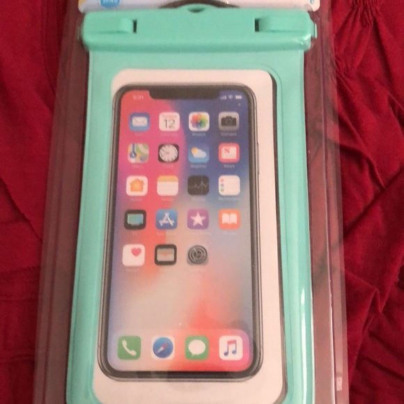 NIB Waterproof Phone Pouch - Picture 3 of 6